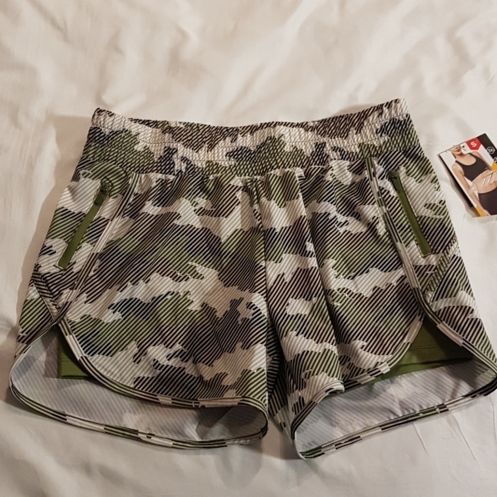 Avia womens size XS camo shorts with liners, New
